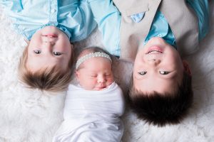 newborn baby photo with siblings