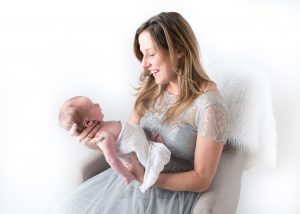 baby photographer shows mom and newborn